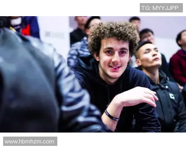 揭秘足球网红球星背后的故事与成长历程，如何从草根走向世界顶级舞台